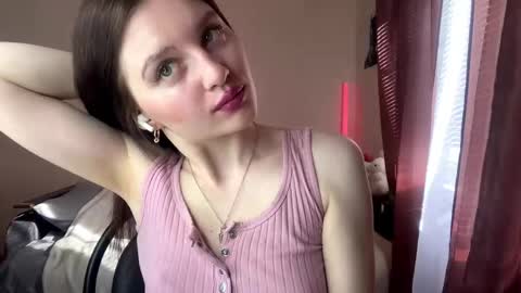 Snapshot of jaclynmalcolm chatting on May 3, 2026, 5:13 am Lillian online show from May 3, 2026, 5:13 am
