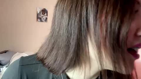 Snapshot of jaclynmalcolm chatting on May 4, 2026, 5:14 am Lillian online show from May 4, 2026, 5:14 am