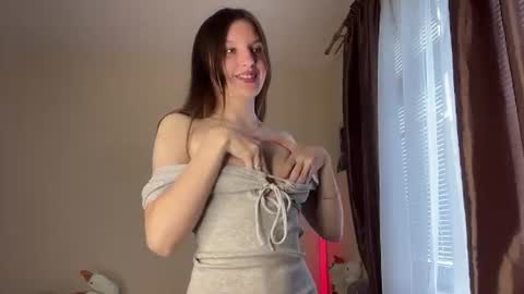 Snapshot of jaclynmalcolm chatting on June 25, 2026, 5:12 am Lillian online show from June 25, 2026, 5:12 am