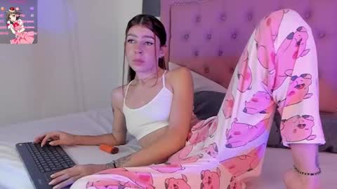 Jade  online show from January 28, 2025, 9:19 pm