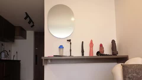 Jade online show from November 21, 2025, 2:27 pm