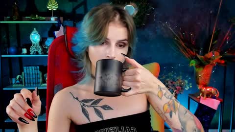 jade_castle online show from January 10, 2025, 2:23 pm