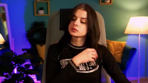 jade_castle online show from February 3, 2026, 4:34 pm