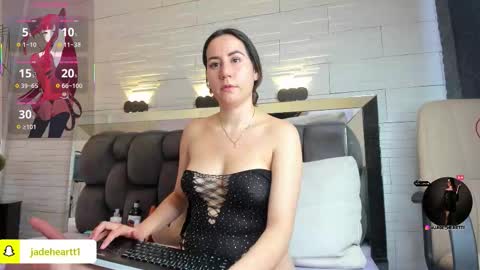  JADE  online show from December 18, 2025, 12:33 pm