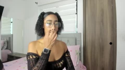 Snapshot of jade_obi chatting on May 29, 2026, 3:32 pm Jade smile online show from May 29, 2026, 3:32 pm