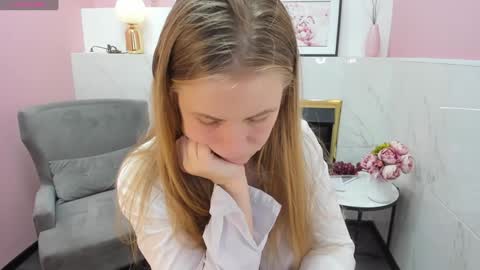 Snapshot of jade_soft chatting on December 6, 2024, 9:02 pm Jade online show from December 6, 2024, 9:02 pm