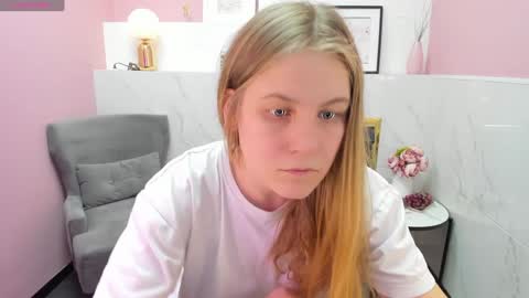 Snapshot of jade_soft chatting on January 8, 2025, 11:52 pm Jade online show from January 8, 2025, 11:52 pm