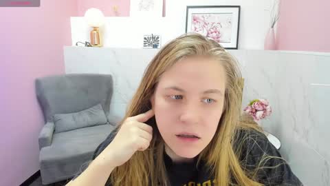 Snapshot of jade_soft chatting on January 25, 2025, 9:35 pm Jade online show from January 25, 2025, 9:35 pm