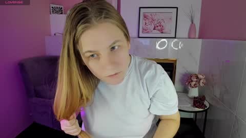 Snapshot of jade_soft chatting on February 2, 2025, 7:35 pm Jade online show from February 2, 2025, 7:35 pm