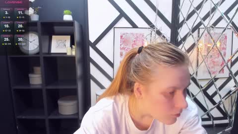 Snapshot of jade_soft chatting on February 8, 2025, 12:49 am Jade online show from February 8, 2025, 12:49 am