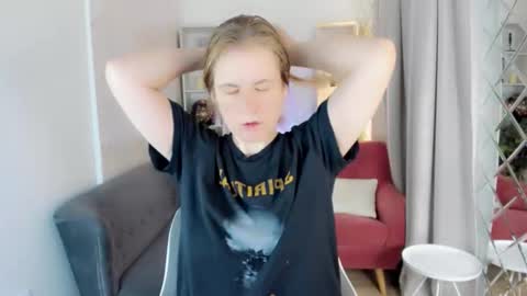 Snapshot of jade_soft chatting on November 1, 2025, 1:35 pm Jade online show from November 1, 2025, 1:35 pm