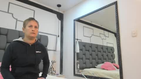 Snapshot of jade_squirt chatting on October 4, 2025, 11:08 am Jade online show from October 4, 2025, 11:08 am