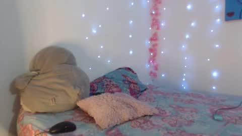 Jade Watson online show from December 17, 2025, 5:13 am