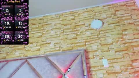 jade white  online show from January 13, 2026, 12:54 pm