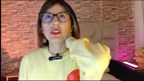 jade white  online show from April 27, 2026, 4:27 pm