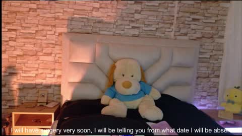 jade white  online show from April 30, 2026, 12:33 pm