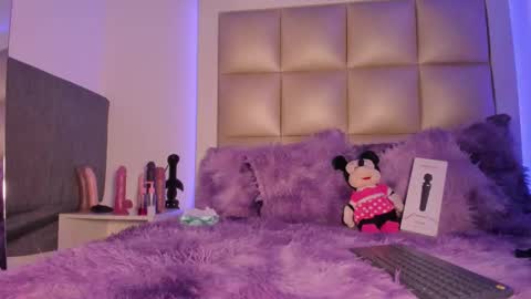 jadeestudios online show from December 20, 2025, 4:58 pm