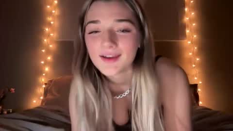 Jade james online show from December 17, 2025, 5:46 am