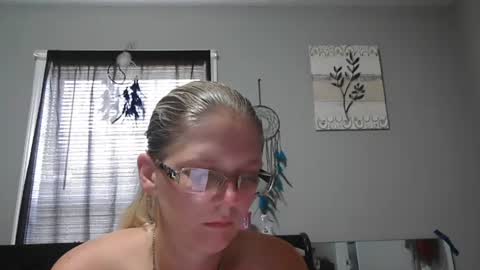 Snapshot of jadeluv chatting on June 28, 2026, 4:57 pm JadeLuv online show from June 28, 2026, 4:57 pm