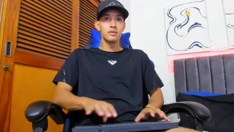 Hi guys im new 3 online show from January 27, 2025, 7:03 pm