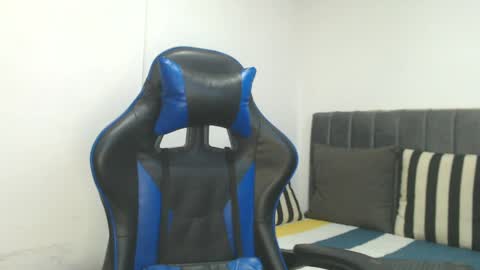 Hi guys im new 3 online show from April 27, 2026, 11:03 pm