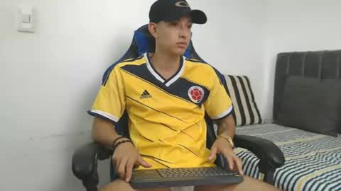 Snapshot of jake_shadow14 chatting on July 3, 2026, 9:21 pm Hi guys im new 3 online show from July 3, 2026, 9:21 pm