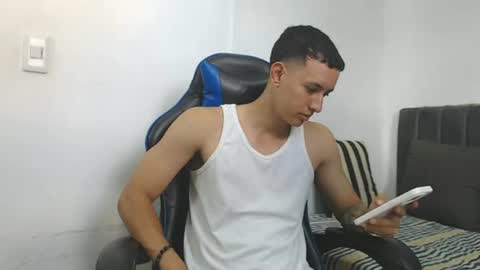 Snapshot of jake_shadow14 chatting on July 28, 2026, 8:23 pm Hi guys im new 3 online show from July 28, 2026, 8:23 pm