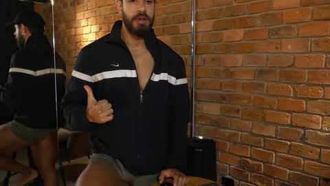 Snapshot of james_axel chatting on October 29, 2025, 12:51 pm James Axel online show from October 29, 2025, 12:51 pm