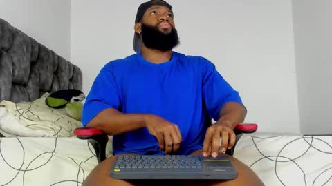 Snapshot of james_bbcmuscle chatting on October 10, 2025, 12:59 pm James BBC online show from October 10, 2025, 12:59 pm