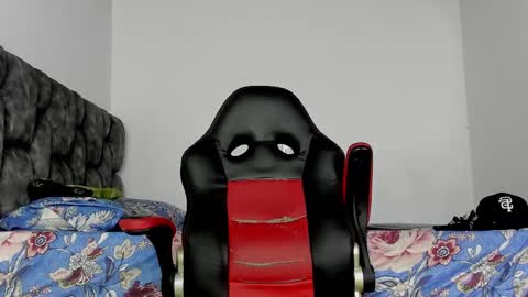 Snapshot of james_bbcmuscle chatting on October 20, 2025, 12:38 pm James BBC online show from October 20, 2025, 12:38 pm