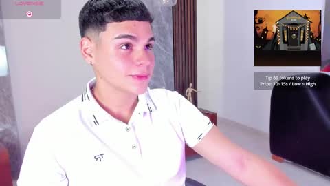 Snapshot of james_jonnes chatting on October 5, 2025, 8:18 pm James online show from October 5, 2025, 8:18 pm