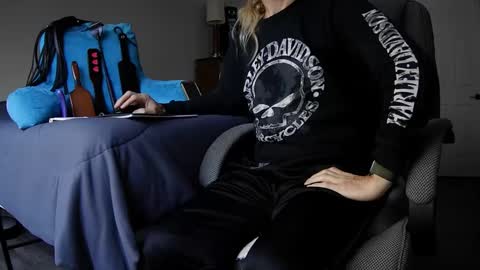 Snapshot of jamesbondage_0069 chatting on December 2, 2024, 6:43 pm James Bondage online show from December 2, 2024, 6:43 pm