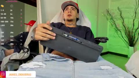 Snapshot of jamesdekker chatting on September 15, 2025, 8:42 pm jamesdekker online show from September 15, 2025, 8:42 pm