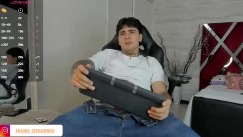 jamesdekker online show from October 4, 2025, 9:35 pm