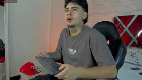 Snapshot of jamesdekker chatting on October 22, 2025, 9:14 pm jamesdekker online show from October 22, 2025, 9:14 pm