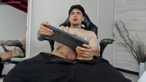 Snapshot of jamesdekker chatting on October 29, 2025, 4:15 am jamesdekker online show from October 29, 2025, 4:15 am