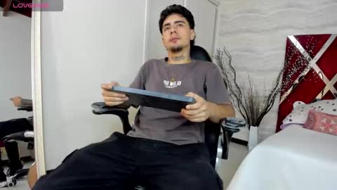 Snapshot of jamesdekker chatting on October 30, 2025, 8:31 pm jamesdekker online show from October 30, 2025, 8:31 pm