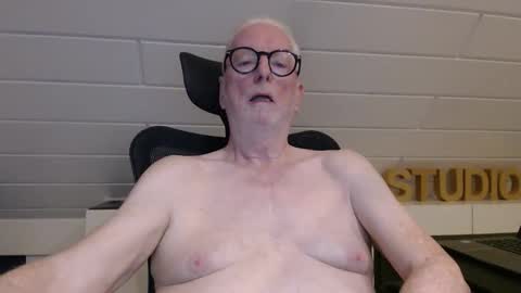 Snapshot of jamesgreyhound70 chatting on November 26, 2025, 11:50 pm JamesGreyhound70 online show from November 26, 2025, 11:50 pm
