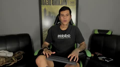 Snapshot of jamesinked_ chatting on March 4, 2025, 5:32 am Jamesinked online show from March 4, 2025, 5:32 am