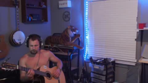 Snapshot of jameswebbscope chatting on May 12, 2026, 8:33 am Jameswebbscope online show from May 12, 2026, 8:33 am