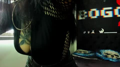 Snapshot of janna_ink chatting on February 26, 2025, 8:22 pm online show from February 26, 2025, 8:22 pm