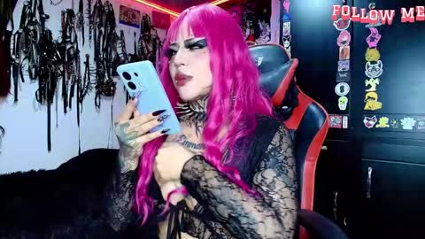 Snapshot of janna_ink chatting on November 10, 2025, 12:42 am online show from November 10, 2025, 12:42 am