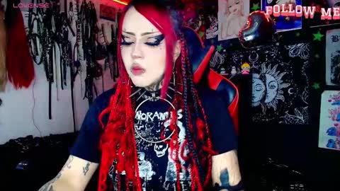 Snapshot of janna_ink chatting on December 1, 2025, 11:43 pm online show from December 1, 2025, 11:43 pm