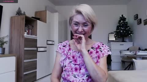 Snapshot of jasmin18v chatting on December 19, 2024, 1:40 pm Jasmin room for people 40 online show from December 19, 2024, 1:40 pm