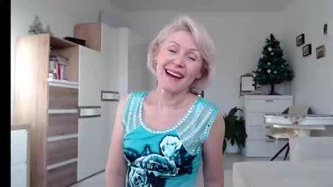 Snapshot of jasmin18v chatting on December 20, 2024, 12:49 pm Jasmin room for people 40 online show from December 20, 2024, 12:49 pm