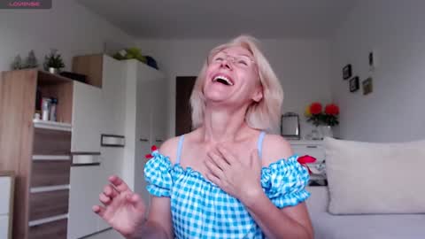 Snapshot of jasmin18v chatting on September 16, 2025, 8:48 am Jasmin room for people 40 online show from September 16, 2025, 8:48 am