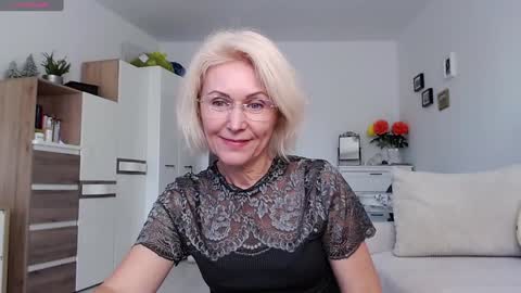 Snapshot of jasmin18v chatting on September 25, 2025, 12:42 pm Jasmin room for people 40 online show from September 25, 2025, 12:42 pm