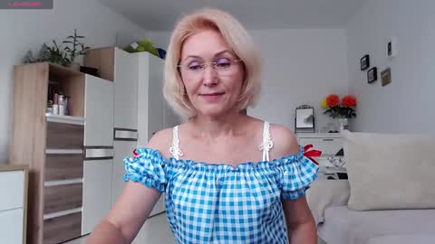 Snapshot of jasmin18v chatting on October 17, 2025, 10:07 am Jasmin room for people 40 online show from October 17, 2025, 10:07 am
