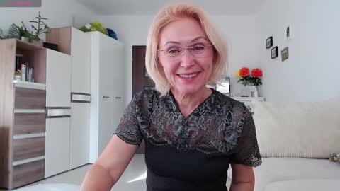 Snapshot of jasmin18v chatting on October 19, 2025, 1:23 pm Jasmin room for people 40 online show from October 19, 2025, 1:23 pm