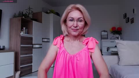 Snapshot of jasmin18v chatting on October 27, 2025, 6:39 am Jasmin room for people 40 online show from October 27, 2025, 6:39 am